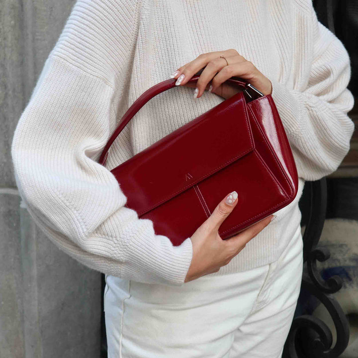 Ikon Shoulder Bag - naplack sangria red