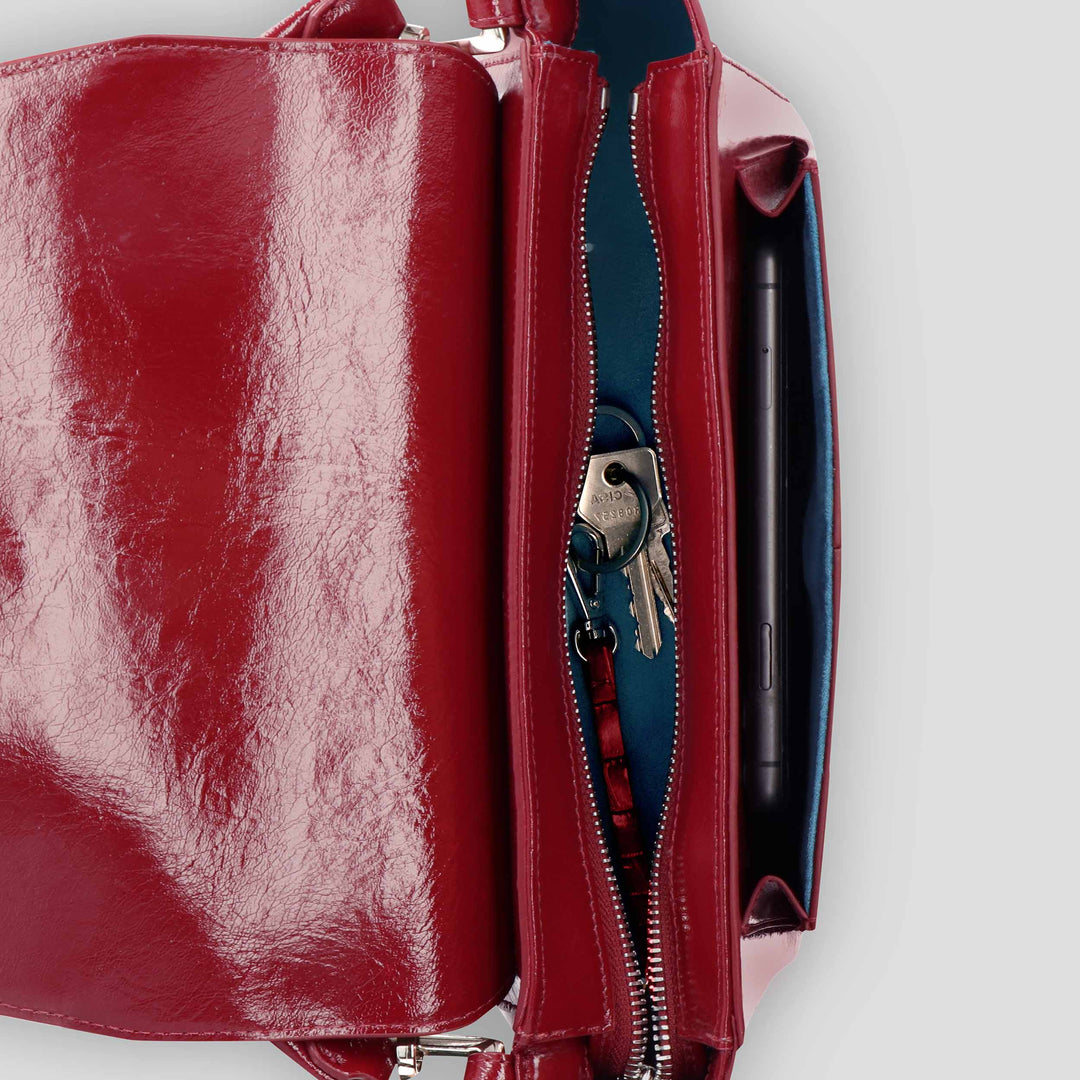 Ikon Shoulder Bag - naplack sangria red