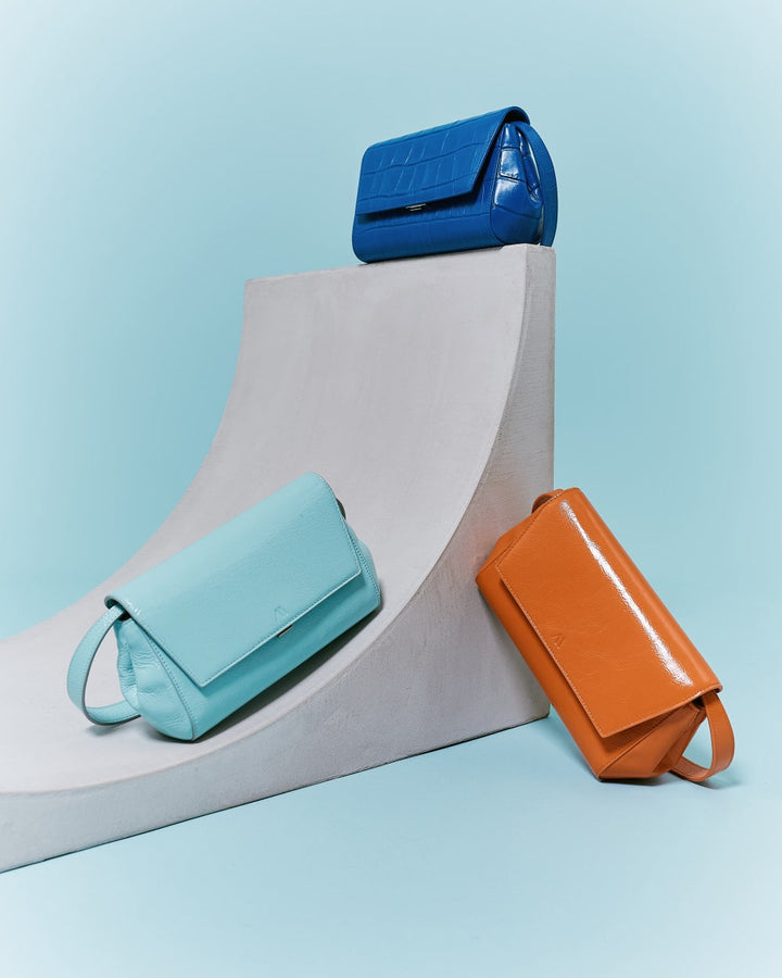 Ikon Clutch - soft croco electric blue
